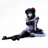 Figura coleccionable ESPRESTO de Marin Kitagawa en versión Kuroe Shizuku de My Dress-Up Darling, pose sentada con vestido gótico lolita negro y blanco, bonete de encaje con rosas rojas y cadena negra en mano