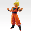 Figura coleccionable Premio D de Son Goku en Super Saiyajin 2 de Dragon Ball Z, con cabello dorado eléctrico, aureola luminosa, gi naranja, puños alzados en postura de combate feroz.