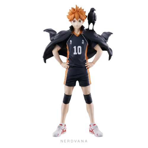 SF2738 Figura de Hinata recreada con el jersey sobre los hombros y un cuervo a su lado. Una figura que representa la mirada apasionada de Hinata hacia el futuro y su determinación por seguir creciendo mientras persigue su sueño de convertirse en el Pequeño Gigante.