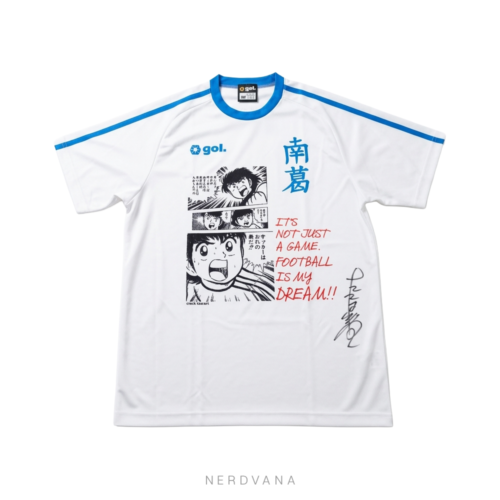 Camiseta coleccionable Oliver Atom de Nankatsu FC por gol., blanca con ribetes azules, kanji 南葛 al frente, panel de manga de Tsubasa en acción y TSUBASA 10 en la espalda, autografiada por Yoichi Takahashi