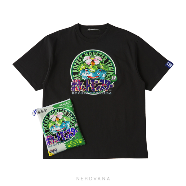Set de camisetas Pokémon Rojo y Verde del Pokémon Center original, con diseño de Lizardon y Fushigibana, estuches réplica de cartucho Game Boy con cierre y charm incluidos