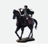Figura coleccionable MASTERLISE Last One del Ichiban Kuji Shingeki no Kyojin, con el Capitán Levi montado en un caballo negro, espada en alto, capa verde del Cuerpo de Exploradores y base de tierra rocosa